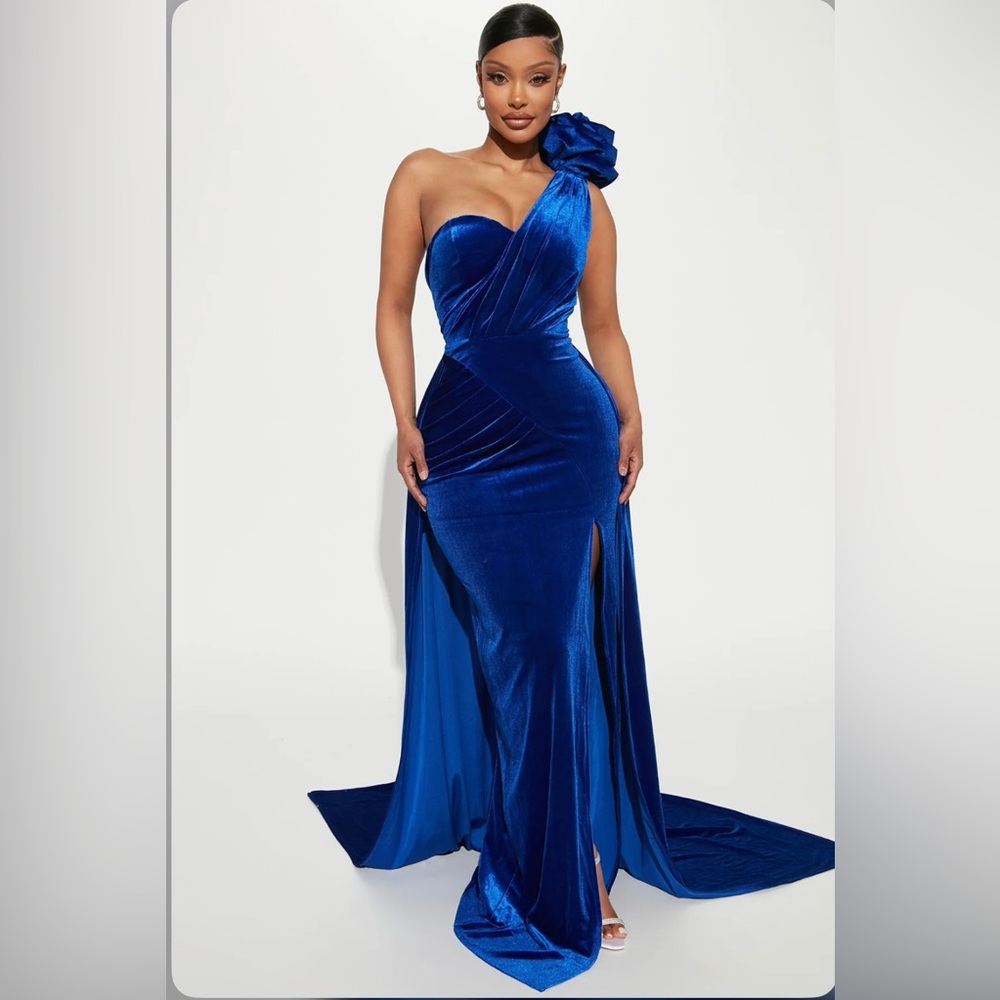 Elegant Blue Velvet One-Shoulder Dress